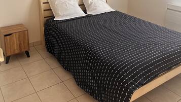 1 bedroom, bed sheets