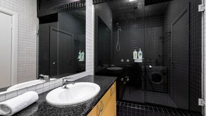 Ducha, secador de pelo, toallas