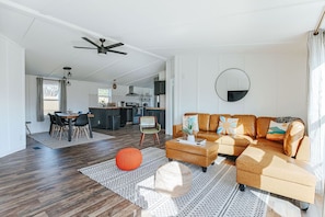 Mökki, oma kylpyhuone (Basecamp Cottage) | Lounge