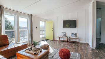 Cottage, Private Bathroom (Basecamp Cottage) | Lounge