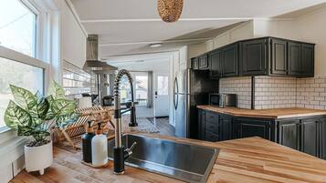 Cottage, Private Bathroom (Basecamp Cottage) | Shared kitchen