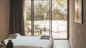 Deluxe Wellness | Premium bedding, pillowtop beds, minibar, in-room safe