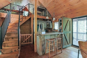 Cabin, Private Bathroom (Bear Tracks Cottage) | Shared kitchen - Bear Tracks Cottage (Nellysford)