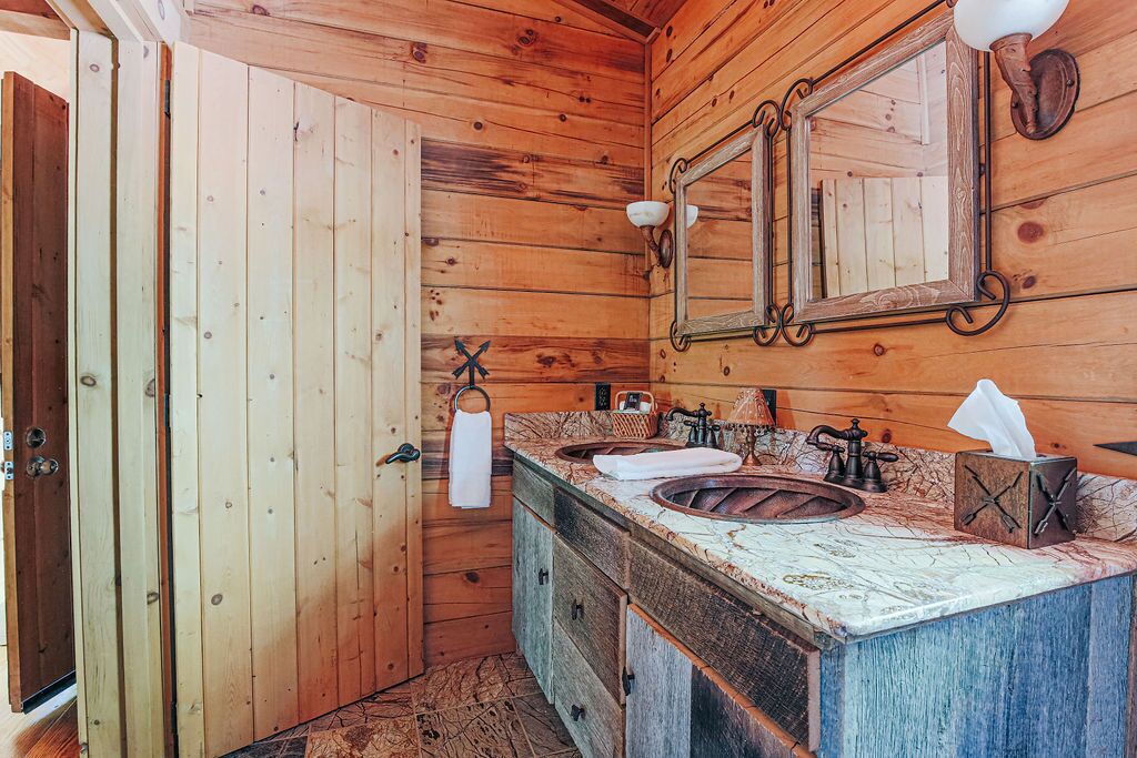 Cabin, Private Bathroom (Bear Tracks Cottage) | Bathroom