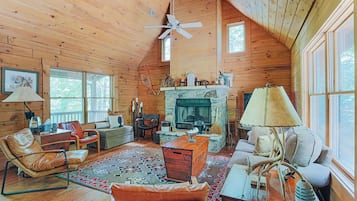 Stuga - privat badrum (Bear Tracks Cottage) | Lounge