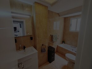 Bathroom -  APARTMENT NEXT TO THE BEACH A/C  ROOF TERRACE WIFI UK TV SPANISH (Torrevieja)