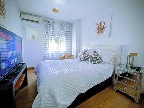 Room -  APARTMENT NEXT TO THE BEACH A/C  ROOF TERRACE WIFI UK TV SPANISH (Torrevieja)