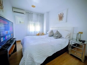 Iron/ironing board, Internet, bed sheets -  APARTMENT NEXT TO THE BEACH A/C  ROOF TERRACE WIFI UK TV SPANISH (Torrevieja)