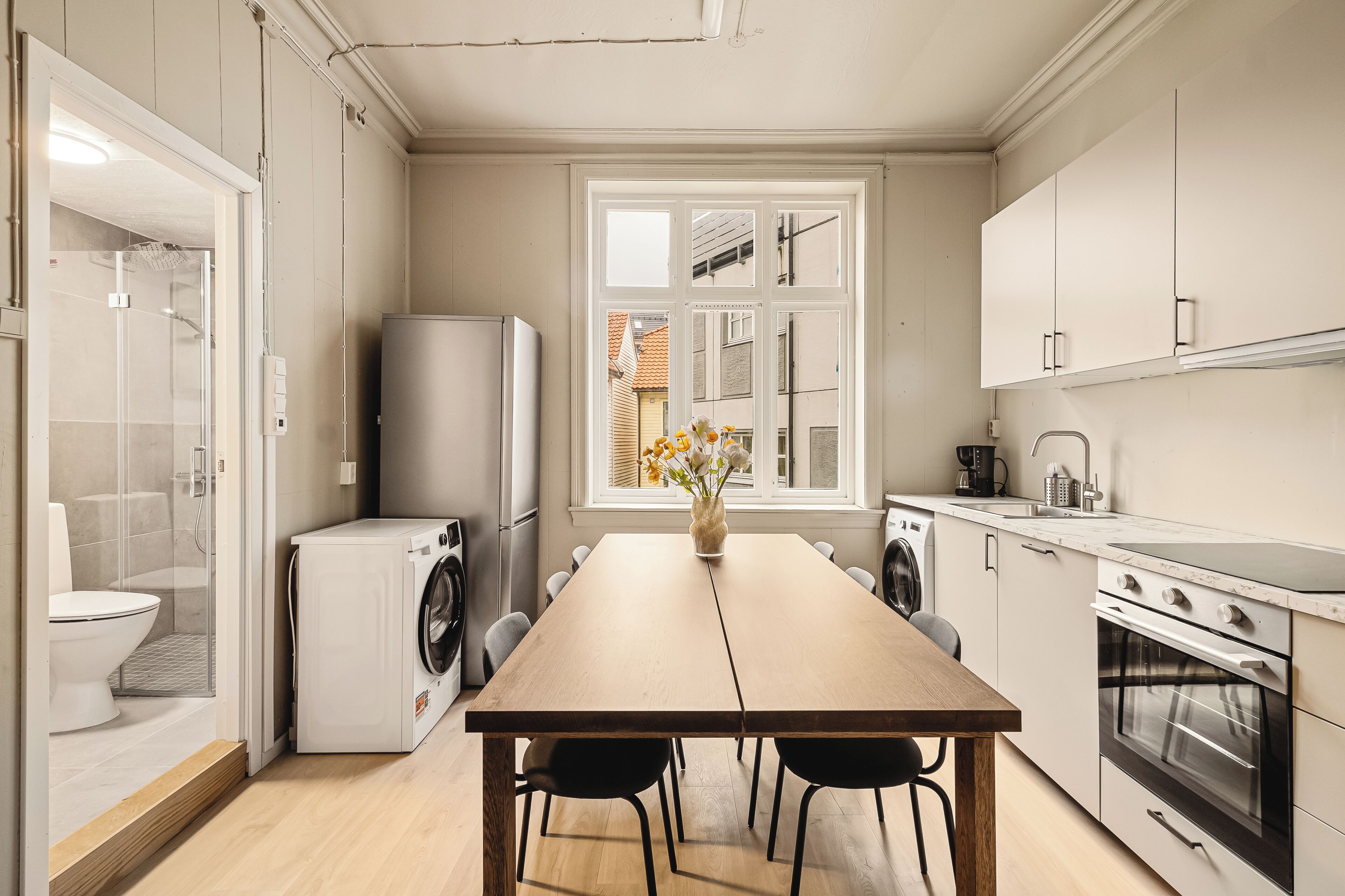 Fridge, oven, stovetop, dishwasher