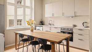 Tủ lạnh, lò nướng, bếp nấu, máy rửa bát 