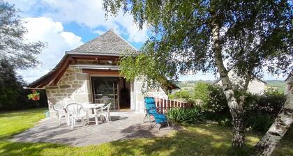 Quiet gite on a shady plot Near the medieval town of Conques