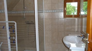 Douche, sèche-cheveux, papier toilette
