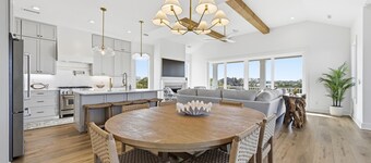 Peregrine Perch #219 - Luxury Retreat with Hot Tub, Elevator & Water Views