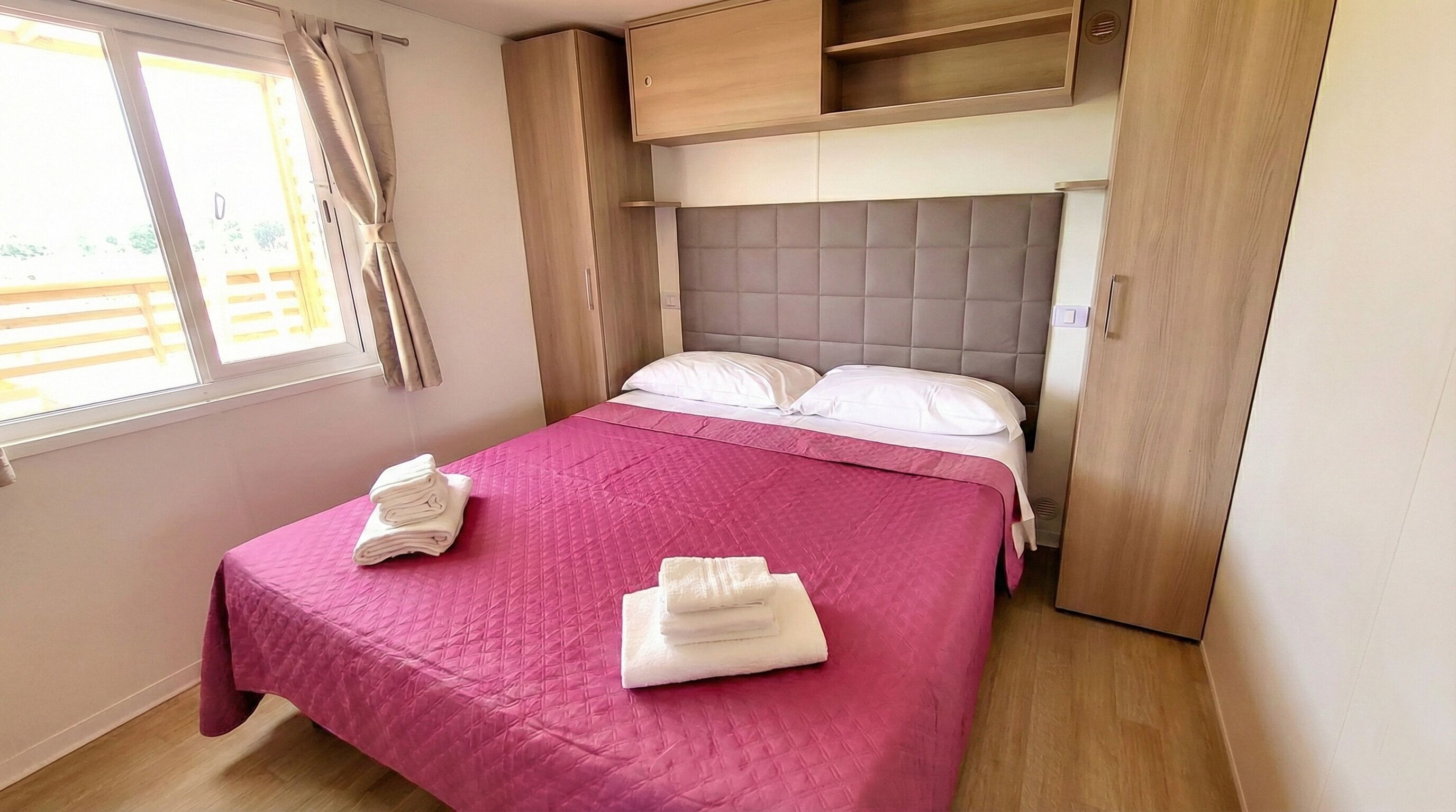 2 bedrooms, iron/ironing board, internet, bed sheets