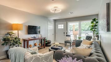 House (4 Bedrooms) | Front of property