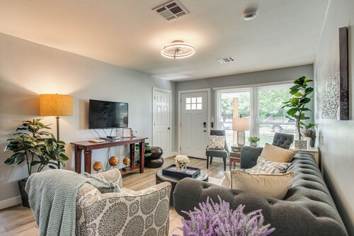 2 Mi to OKC Fairgrounds: Pet-friendly Home w/ Yard