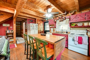 House (5 Bedrooms) | Interior