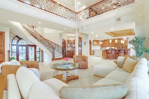 Villa (6 Bedrooms) | Interior