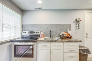 A kitchen with a stove, oven, sink, and cabinets. - Near Southern Regional MC! Commuter-friendly Base (Riverdale)