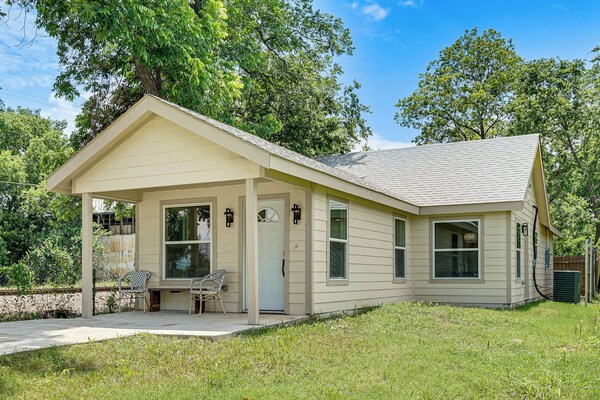 Updated Craftsman In Historic Southside Fort Worth - Fort Worth, TX