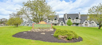 Walk to Holiday Valley Pool & Lifts! Family Escape