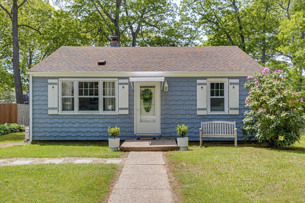 < 1 Mi To Sand! Updated Cottage W/ Yard In Niantic - Connecticut