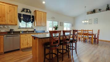 House (2 Bedrooms) | Interior
