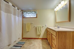 Interior - 12 Mi to Old Forge Pond! Group Basecamp w/ Grill (Forestport)