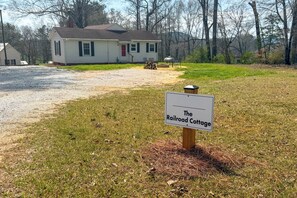 Interior - Lineville Homestead Retreat! Farmhouse & Cottage (Lineville)