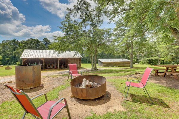 Lineville Homestead Retreat! Farmhouse & Cottage - Wedowee, AL