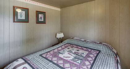 Family Escape on Gull Lake! Dock/launch Access