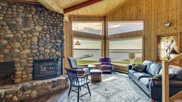 House (5 Bedrooms) | Interior