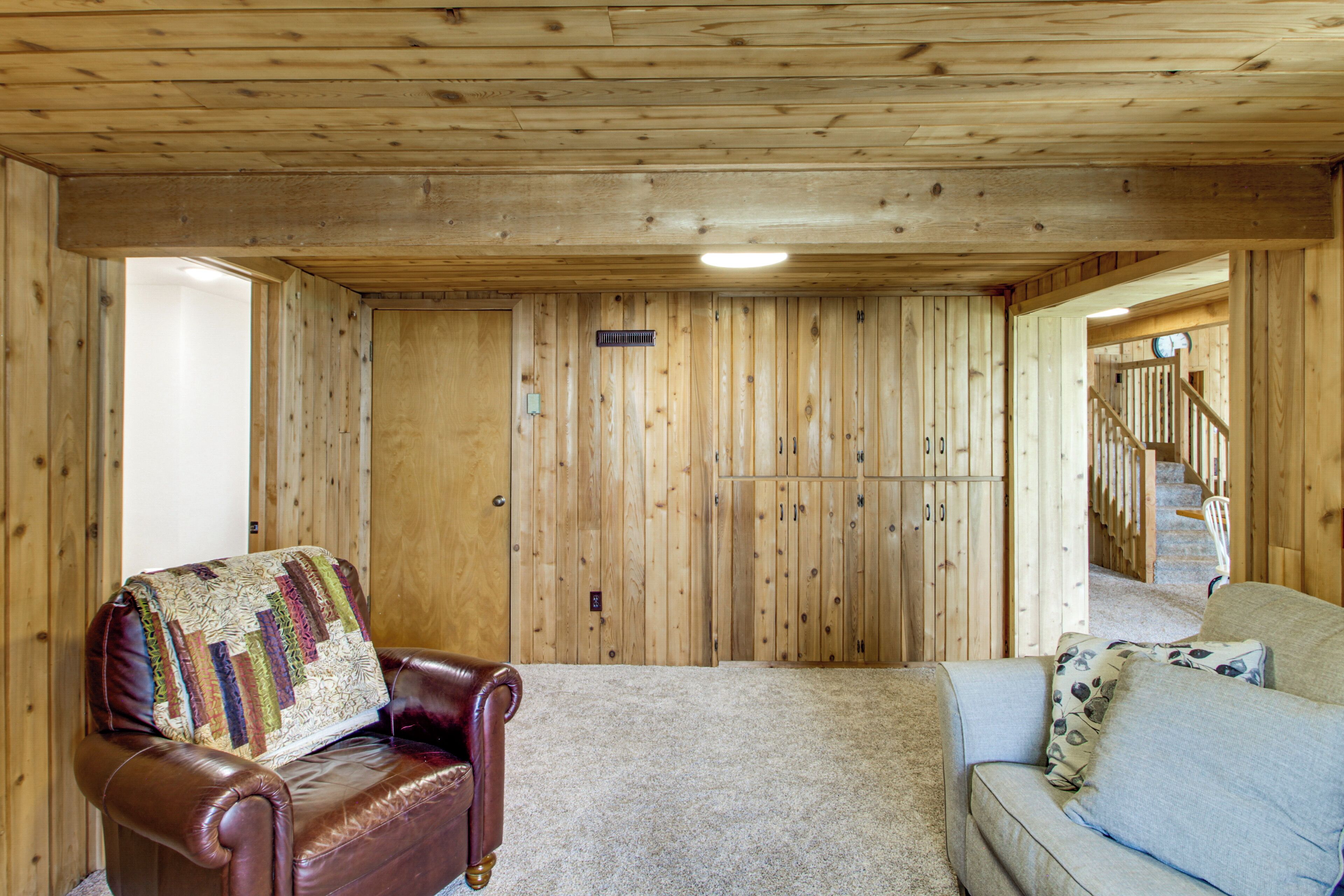 House (5 Bedrooms) | Interior