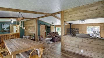 House (3 Bedrooms) | Interior