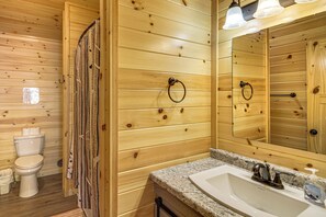 House (2 Bedrooms) | Interior - Gull Lake Escape: Cabin w/ Access to Dock, Beach (Tenstrike)