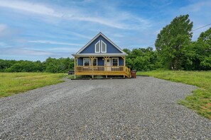 House (2 Bedrooms) | Interior - Pet-friendly Home w/ Hot Tub & Yard in Willisburg! (Willisburg)