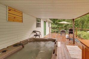 House (3 Bedrooms) | Interior - Walk to Town: Fayetteville Retreat w/ Hot Tub! (Fayetteville)