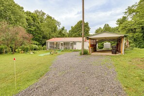 House (3 Bedrooms) | Interior - Walk to Town: Fayetteville Retreat w/ Hot Tub! (Fayetteville)