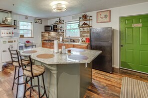 House (3 Bedrooms) | Interior - Walk to Town: Fayetteville Retreat w/ Hot Tub! (Fayetteville)