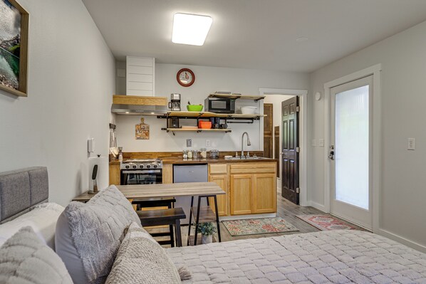 Interior - Pet-friendly Quaint Cottage Park Like Setting (Monroe)