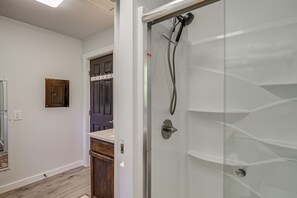 Interior - Pet-friendly Quaint Cottage Park Like Setting (Monroe)