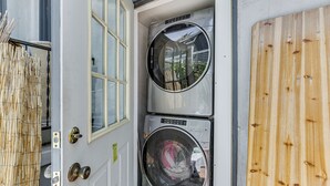 A front door with a window, a doorbell, and a washing machine. - Cozy Studio w/ Patio & Shared Pool in La Jolla! (La Jolla)