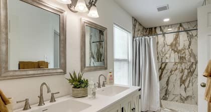 3 Mi to Seaworld! Cozy Family Home w/ Patio