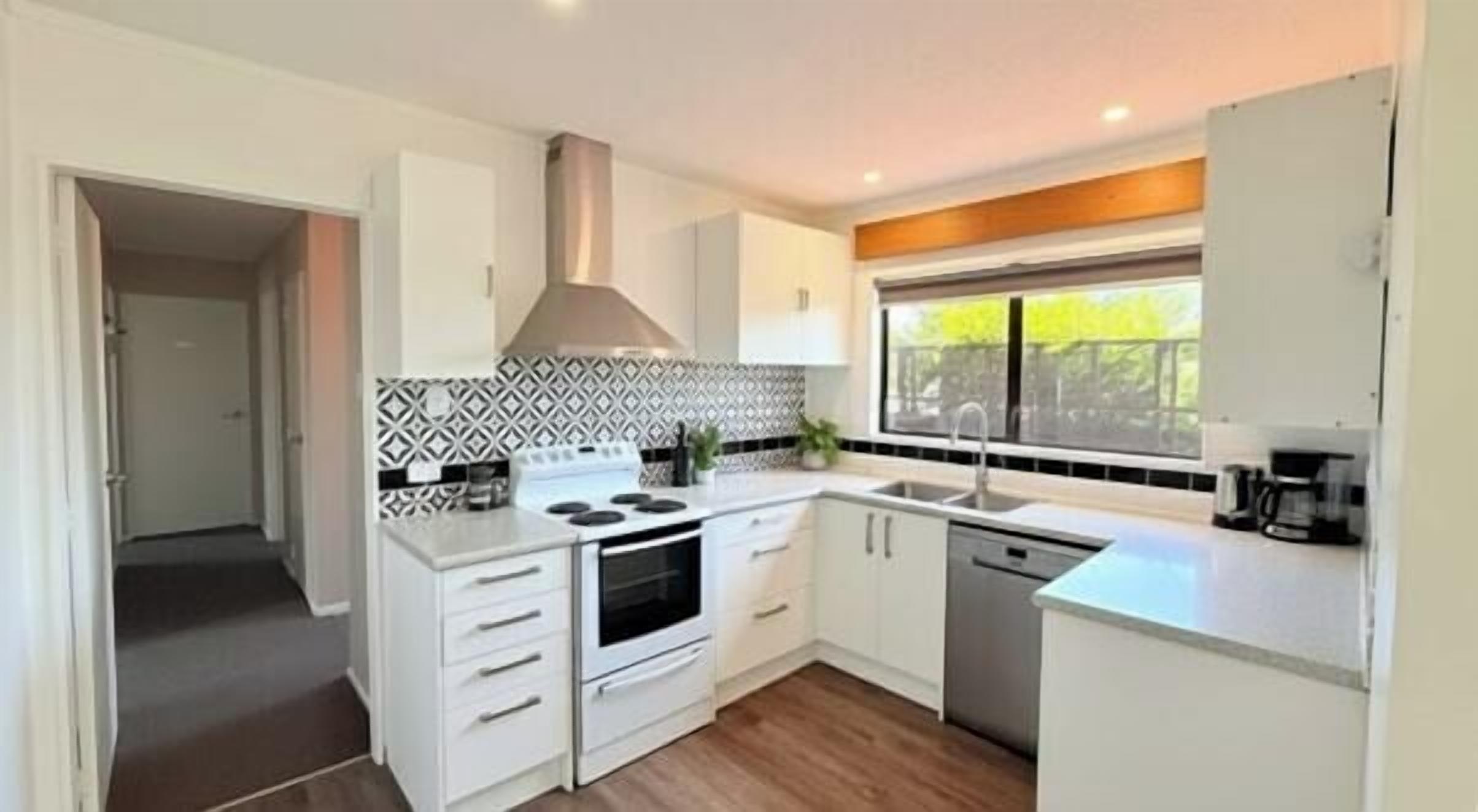 House, 3 Bedrooms, Kitchen, Garden View | Private kitchen
