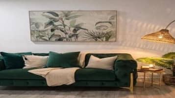 House, 3 Bedrooms, Private Bathroom, Garden View | Living area
