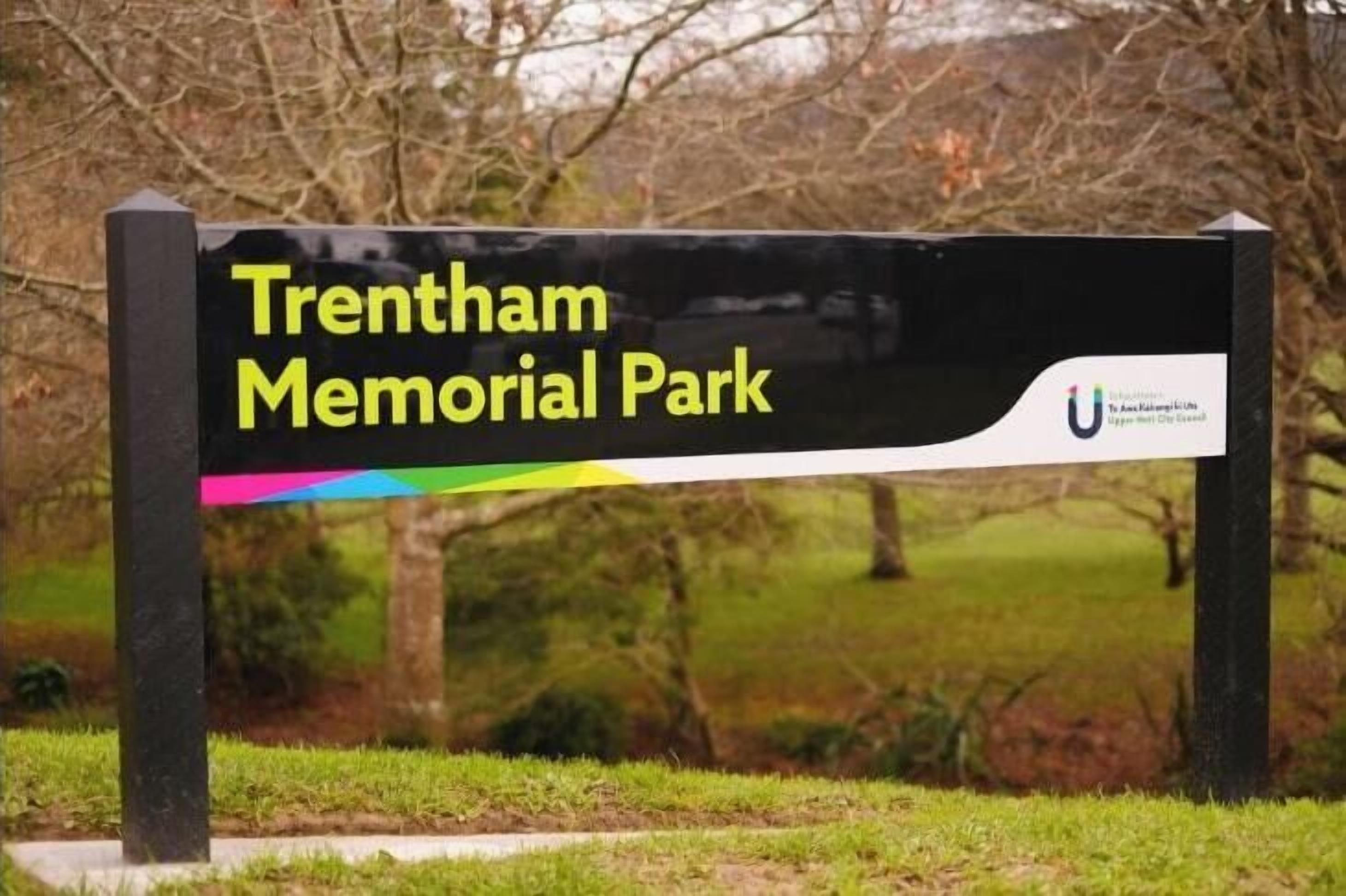 Señal para el Parque Memorial Trentham.