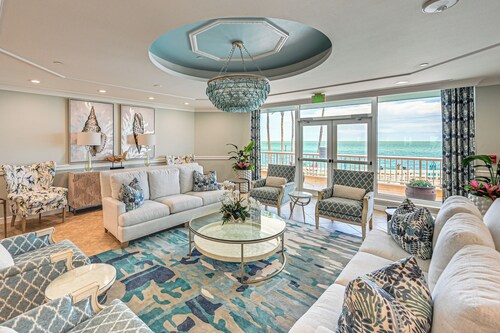 Beachfront Condo w/ Wide Balcony in Marco Island!