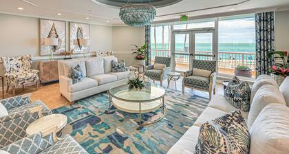 Beachfront Condo w/ Wide Balcony in Marco Island!