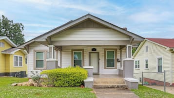 House (3 Bedrooms) | Front of property