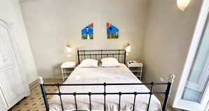 Silitysrauta/-lauta, ilmainen Wi-Fi, vuodevaatteet
